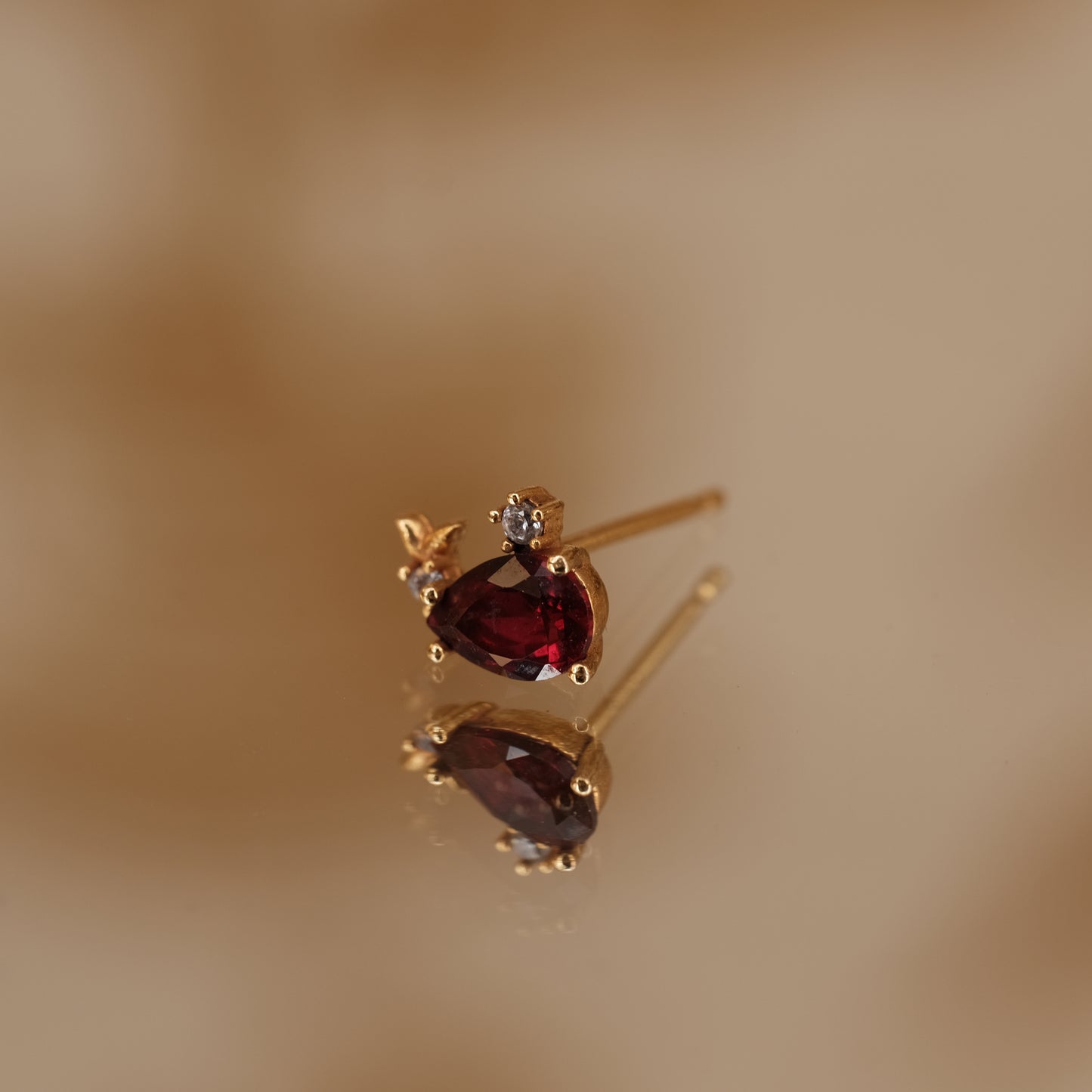 Boucle d'oreille à l'unité Jayde dorée