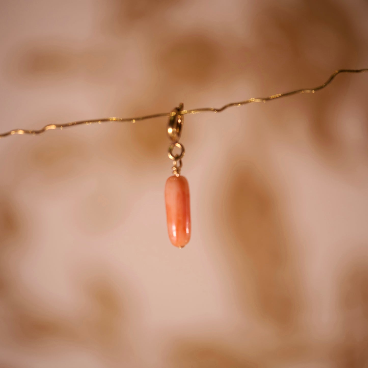 Clip mini pierre semi-précieuse Corail long doré