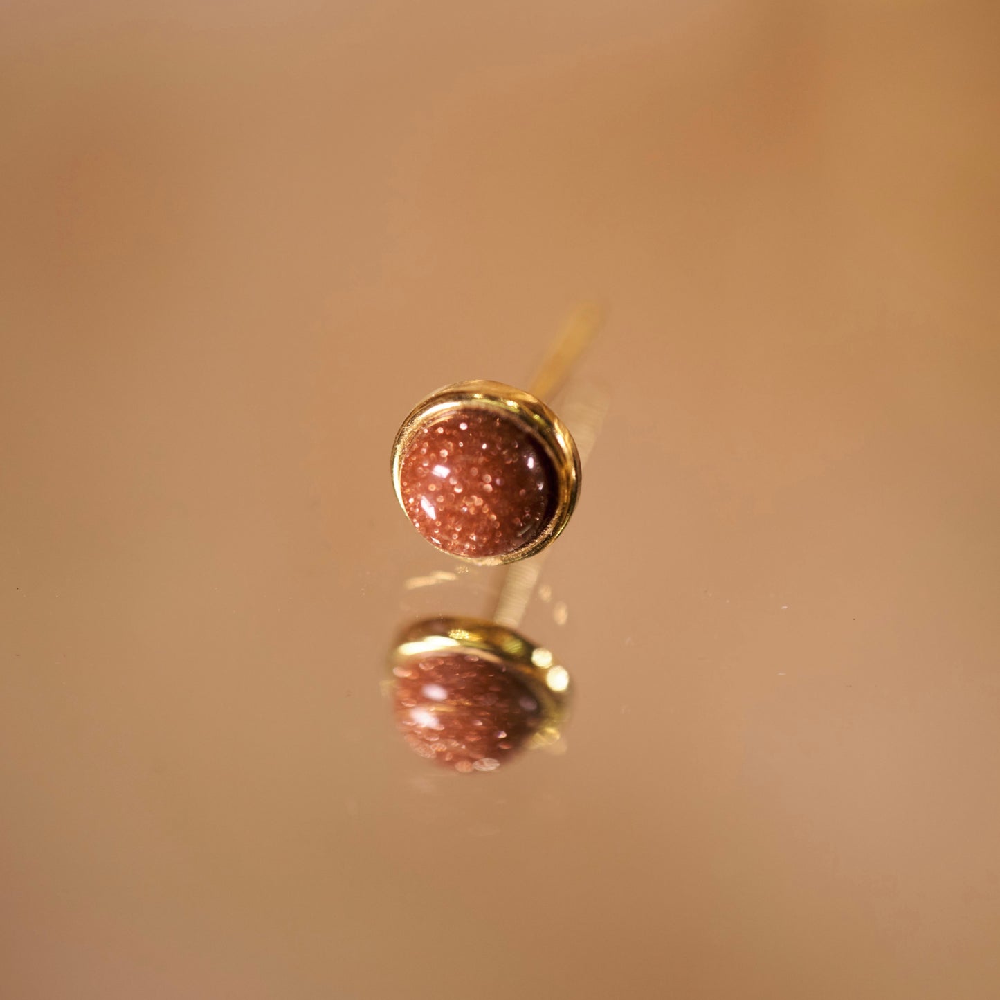 Boucle d’oreille à l’unité Pierre Goldstone