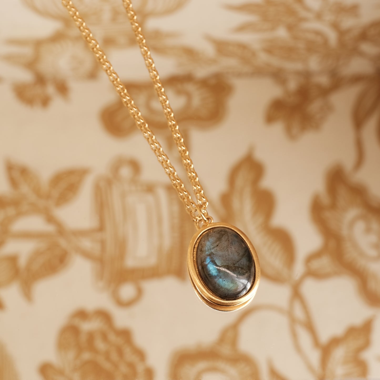 Collier Labradorite ovale doré