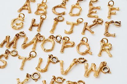 Pendentif Artisanat Lettre Bambous doré