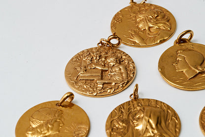 Round medals