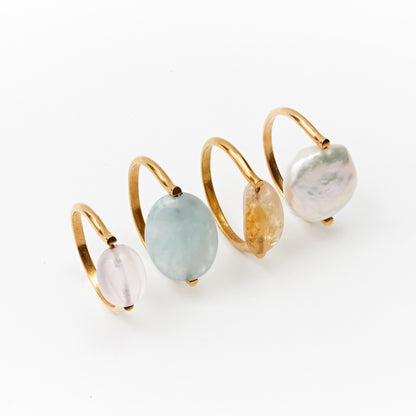 Bague en pierre semi-précieuse dorée