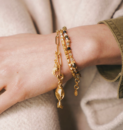 Gold hands bracelet