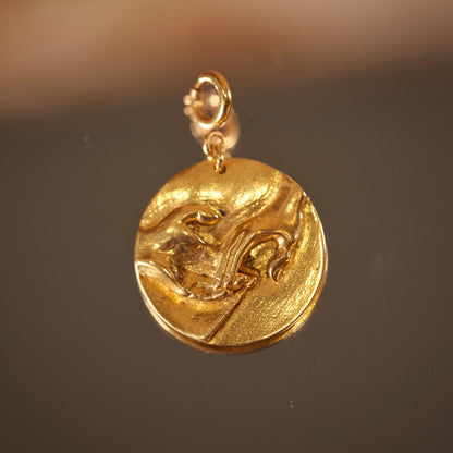 Pendentif Holding Hands doré