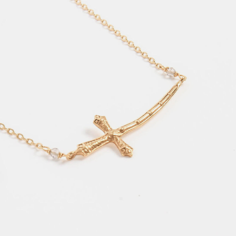 金色精美十字架项链